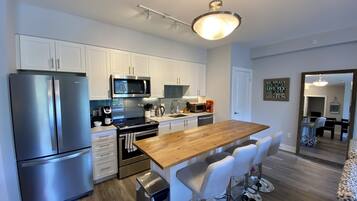 冰箱、微波炉、烤箱、炉灶