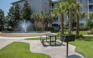 Outdoor dining - Myrtle Beach Bike Week-Spring Rally, Deluxe Studio Villa Retreat Resort~Special! (Myrtle Beach)