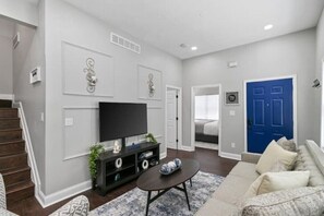 Living area - Blue Oasis (Detroit)