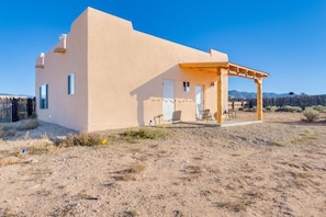 Exterior - Charming free standing Casita in Taos, NM  (Ranchos de Taos)