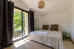3 bedrooms, iron/ironing board, travel cot, WiFi - Gîte La Gravière. Une Maison de Famille Entre Vignes et Océan à 1h de Bordeaux (Vertheuil)