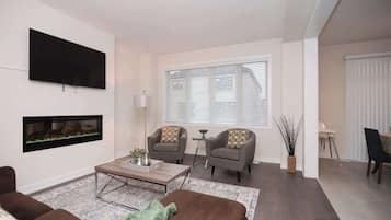 TV, fireplace