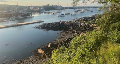 Quaint & Cozy Rockport Gem ~ Walk to Sea ~ BBQ & Private Parking!