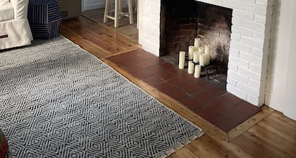 Quaint & Cozy Rockport Gem ~ Walk to Sea ~ BBQ & Private Parking!