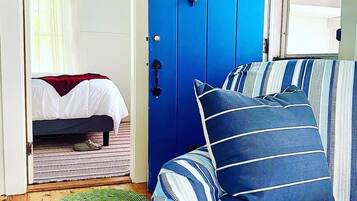 1 bedroom, desk, free WiFi, bed sheets