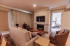 埃及棉床單、高級寢具、羽絨被、客房內保險箱