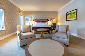 行政開放式套房, 1 張特大雙人床, 無障礙, 高球場景觀 | 埃及棉床單、高級寢具、羽絨被、客房內保險箱