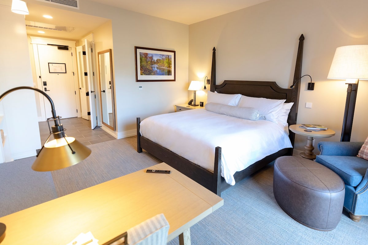 Egyptian cotton sheets, premium bedding, down comforters, in-room safe