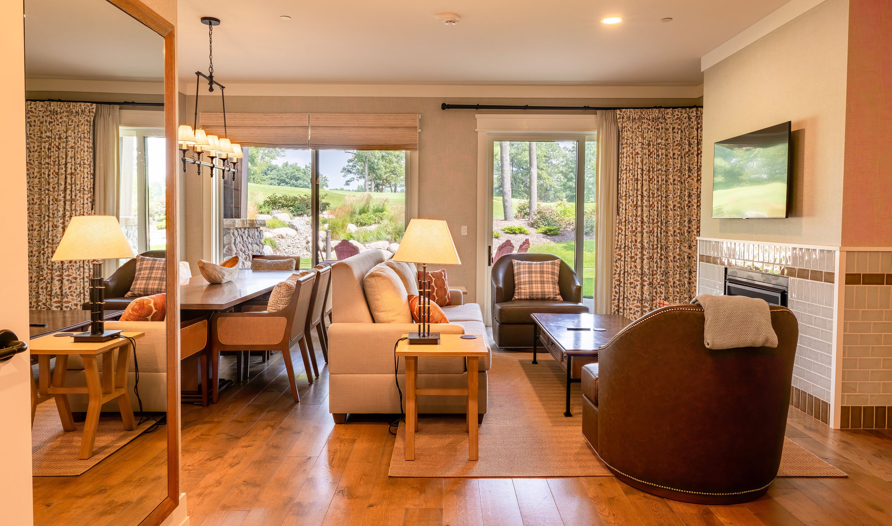 Suite superior, vista al campo de golf | Sábanas de algodón egipcio, ropa de cama de alta calidad y edredón 
