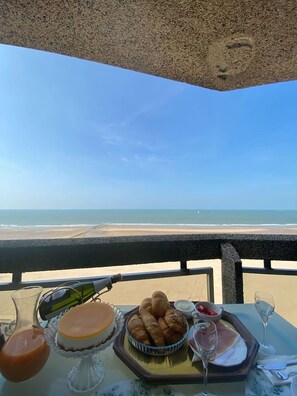 Apartment | Dining - Amazing 2-bedroom Apartment With Amazing Sea-view (Ostend)
