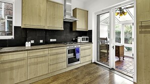 Unclassified image, 3 of 19, button - Beautiful One Bed Garden Flat In Parsons Green (London)