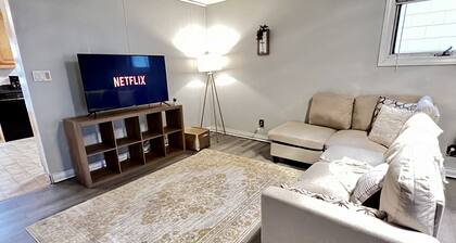 5 Mins to Niagara Falls! Cozy home with parking and pet friendly!