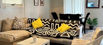 5 Mins to Niagara Falls! Cozy home with parking and pet friendly!