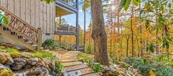 Dog-friendly, upscale cabin with gourmet kitchen, entertaining deck, & hot tub