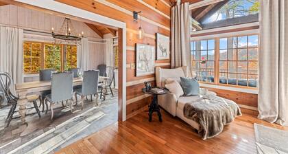 Dog-friendly, upscale cabin with gourmet kitchen, entertaining deck, & hot tub