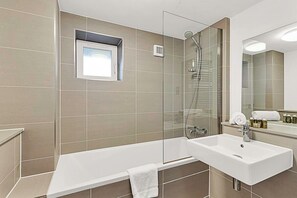 Shower, hair dryer, towels