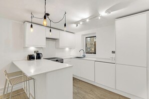 Kühlschrank, Ofen, Herdplatte, Geschirrspüler