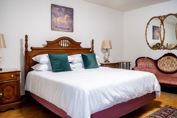 6 Schlafzimmer, Schreibtisch, Bügeleisen/Bügelbrett, WLAN