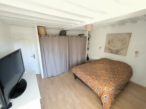 3 soveværelser, skrivebord, strygejern/strygebræt, weekendseng