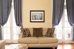 Smart TV, video games - The Craftsman (New Orleans)