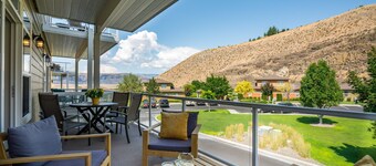 Beautifully Updated Crescent Bar Condo FREE GOLF