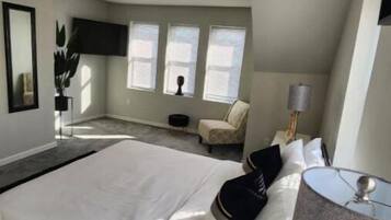 3 bedrooms, desk, iron/ironing board, travel cot