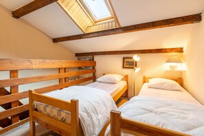 1 soverom og strykejern/-brett