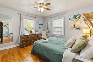 4 dormitoris, planxa i posts de planxar, wifi gratuïta i roba de llit