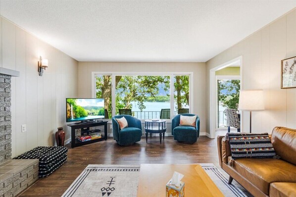 Smart TV - The Okee Dokee Cottage (Spicer)