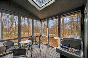 Outdoor dining - THE GREAT ESCAPE at Jack Frost Ski Resort with Hot Tub and Screened Porch. (Lake Harmony)