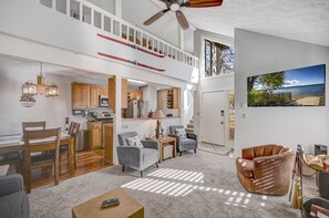 Living area - THE GREAT ESCAPE at Jack Frost Ski Resort with Hot Tub and Screened Porch. (Lake Harmony)