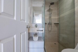 Apartment | Bathroom | Shower