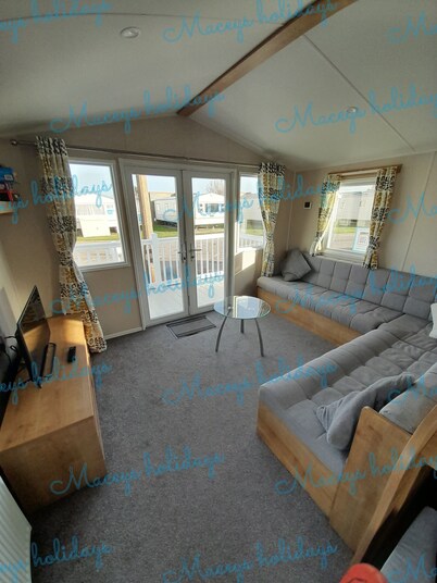 Pet Friendly Caravan in Walton on the Naze