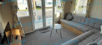 Pet Friendly Caravan in Walton on the Naze