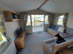 Cabin | Living area - Pet Friendly Caravan in Walton on the Naze (Walton on the Naze)