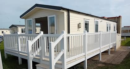 Pet Friendly Caravan in Walton on the Naze