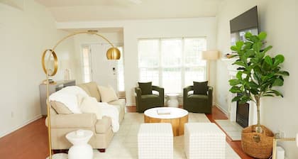 Greenside Getaway ~ Pet Friendly w/ Yard & Firepit