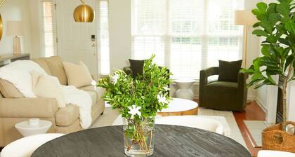 Greenside Getaway | Pet Friendly with Yard, Firepit, WiFi & Netflix