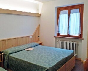 Classic Triple Room | Desk, free WiFi, bed sheets - Life Hotels Des Alpes (Folgaria)