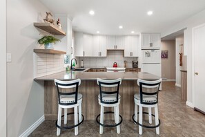 Fridge, microwave, oven, stovetop - Easy ski-in and ski out from this home with private hot tub, laundry & fireplace (Silver Star Mountain)