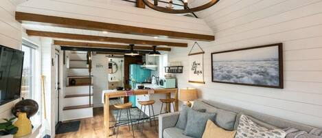 Smart TV, fireplace