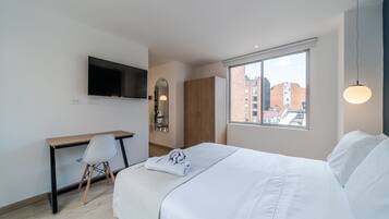 1 habitación, escritorio, tabla de planchar con plancha y wifi gratis