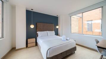 1 habitación, escritorio, tabla de planchar con plancha y wifi gratis