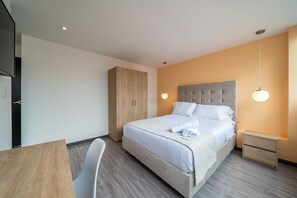 1 Schlafzimmer, Schreibtisch, Bügeleisen/Bügelbrett, kostenloses WLAN