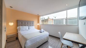 1 habitación, escritorio, tabla de planchar con plancha y wifi gratis