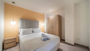 2 habitaciones, escritorio, tabla de planchar con plancha y wifi gratis