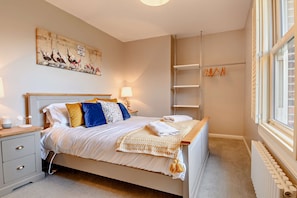 2 bedrooms, iron/ironing board, travel cot, free WiFi