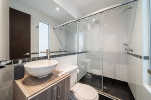 Hårtork och handdukar