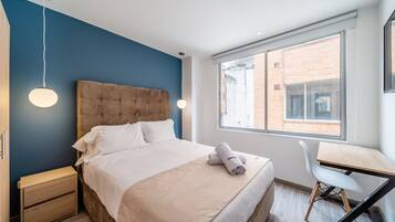 2 habitaciones, escritorio, tabla de planchar con plancha y wifi gratis