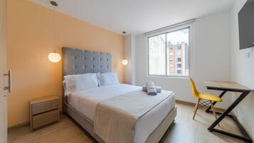 1 habitación, escritorio, tabla de planchar con plancha y wifi gratis